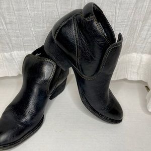 Born- Rachelle size 6.5 Boots